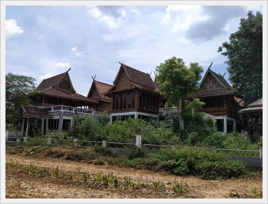 TeakHouse1rai PingRiverside Pasang Lumphun, Properties.