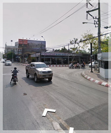 121sqw watket nawaratRoadside,chiangmai.